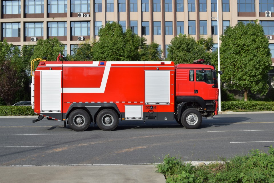 豪沃供液消防車